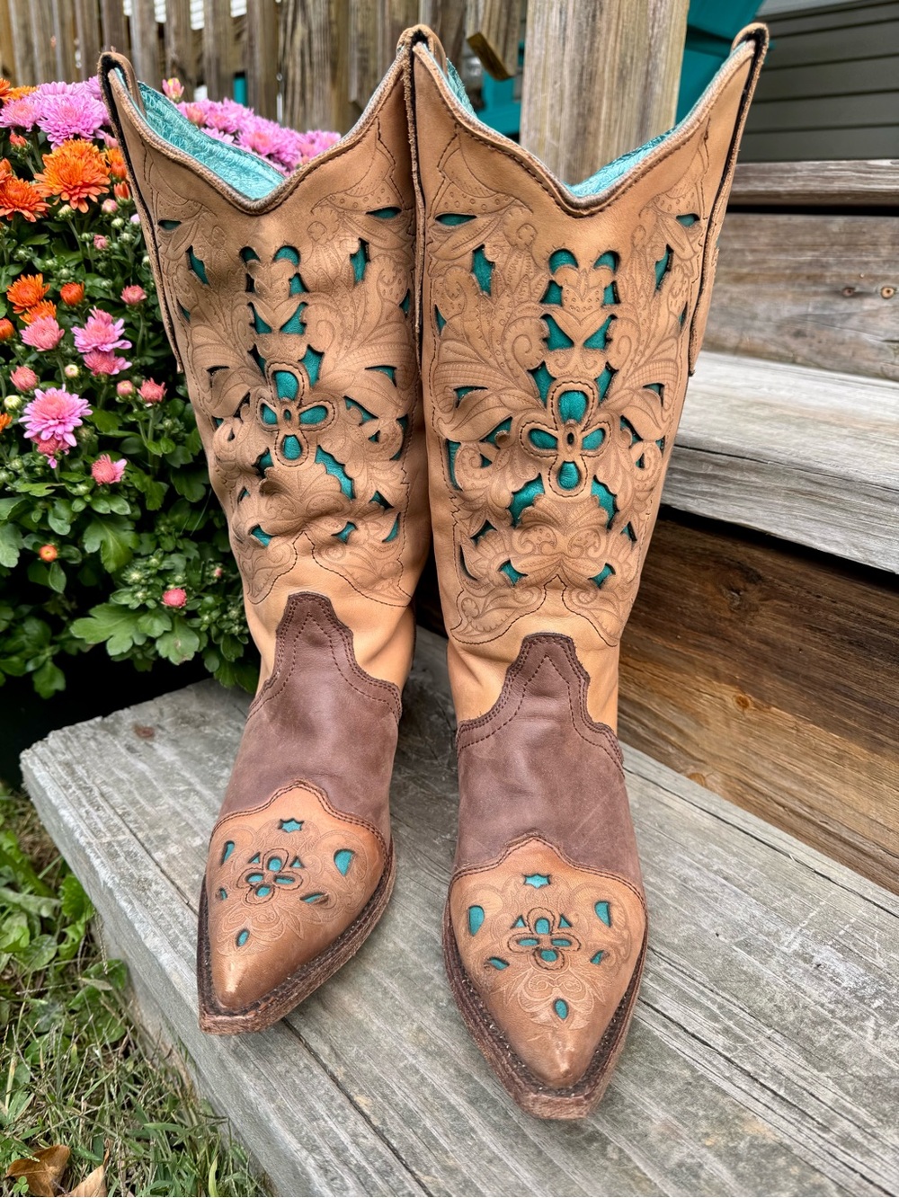 Corral Vintage Women’s Laser Cutout Tan & Teal Western Cowboy Boots